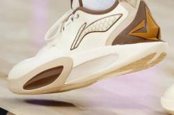 巴特勒回归赛场，惊险取胜首场状态亮眼，SKT观众沸腾！的简单介绍