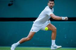 德约科维奇爆冷击败曼联，出色防守引爆全场！的简单介绍