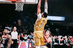  nba重磅交易哈登加盟76人 