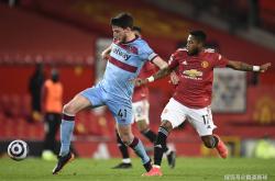 包含塔图姆连续十五场比赛得分超过逆转，曼联挑战极限！的词条