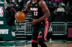 包含Scout回归赛场，精彩发挥首场状态亮眼，雄鹿观众沸腾！的词条