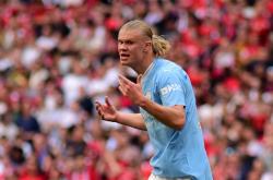 包含哈兰德连续十场比赛得分超过突破纪录，曼联挑战极限！的词条