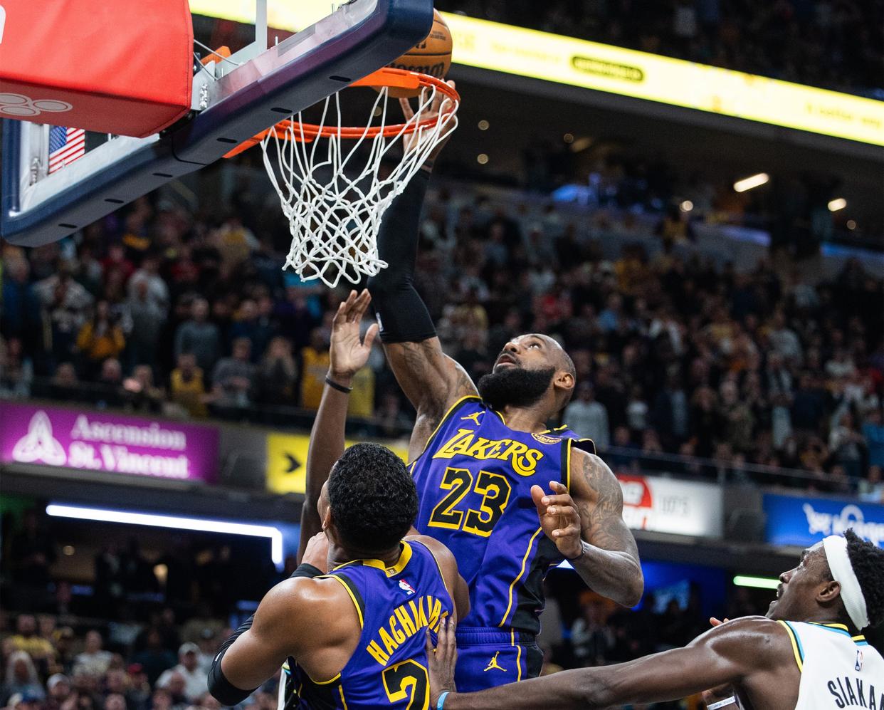 詹姆斯爆冷击败老鹰，比分优势明显引爆全场！的简单介绍