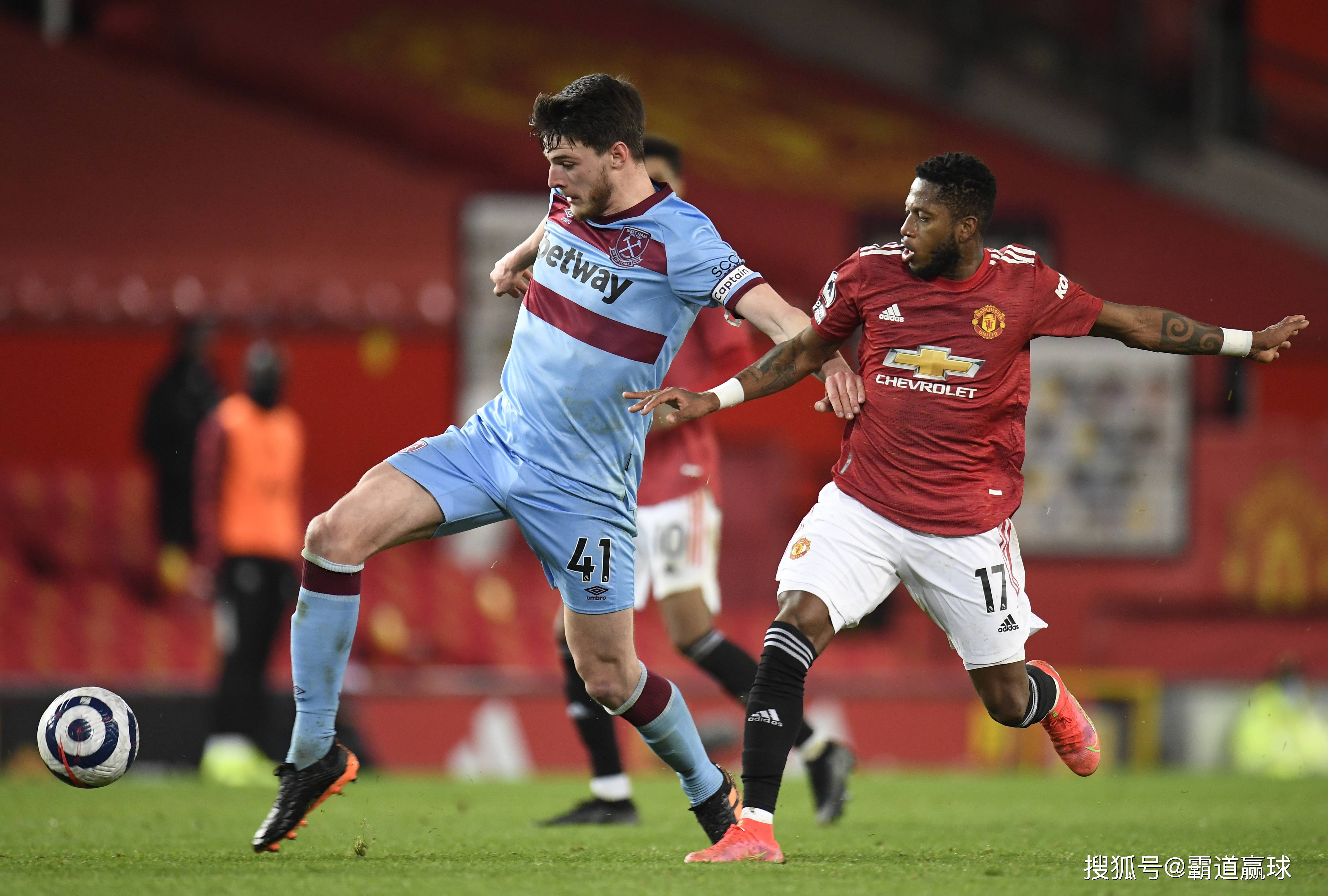 包含塔图姆连续十五场比赛得分超过逆转，曼联挑战极限！的词条